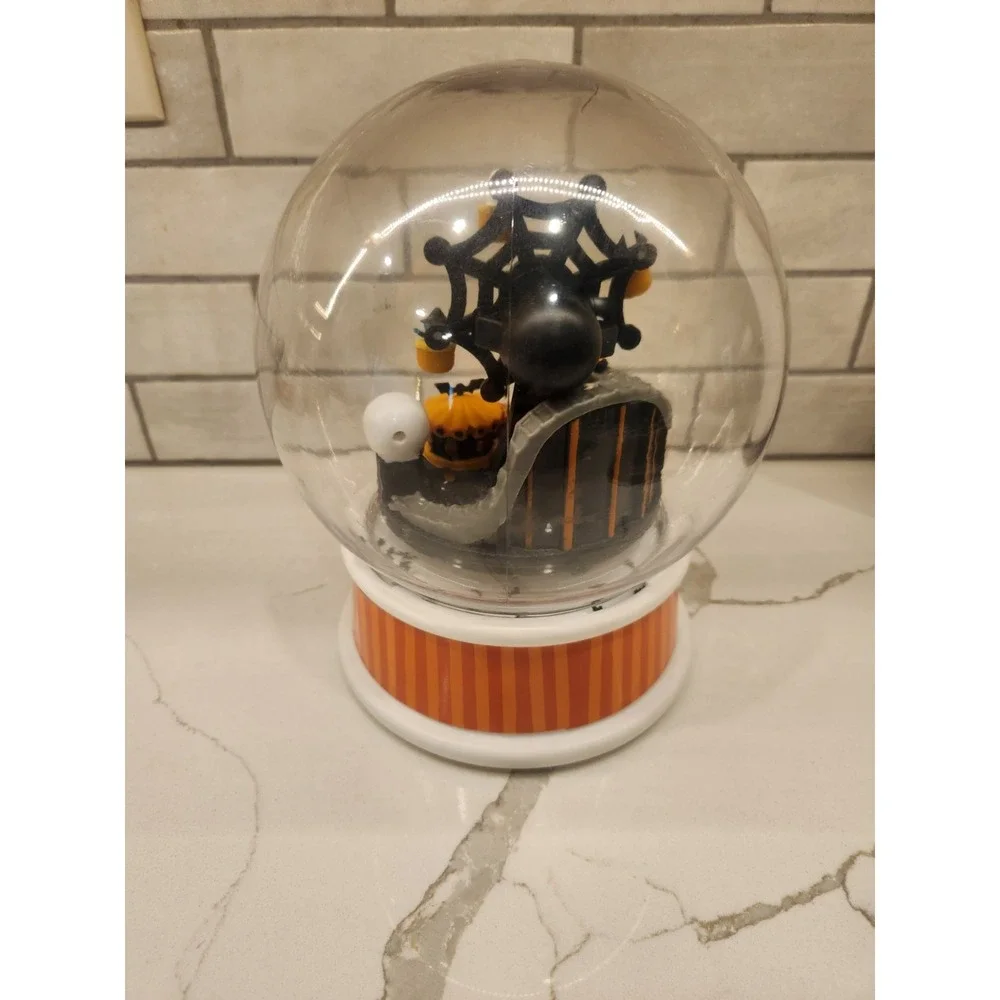 Pumpkin Park Snow Globe - 10